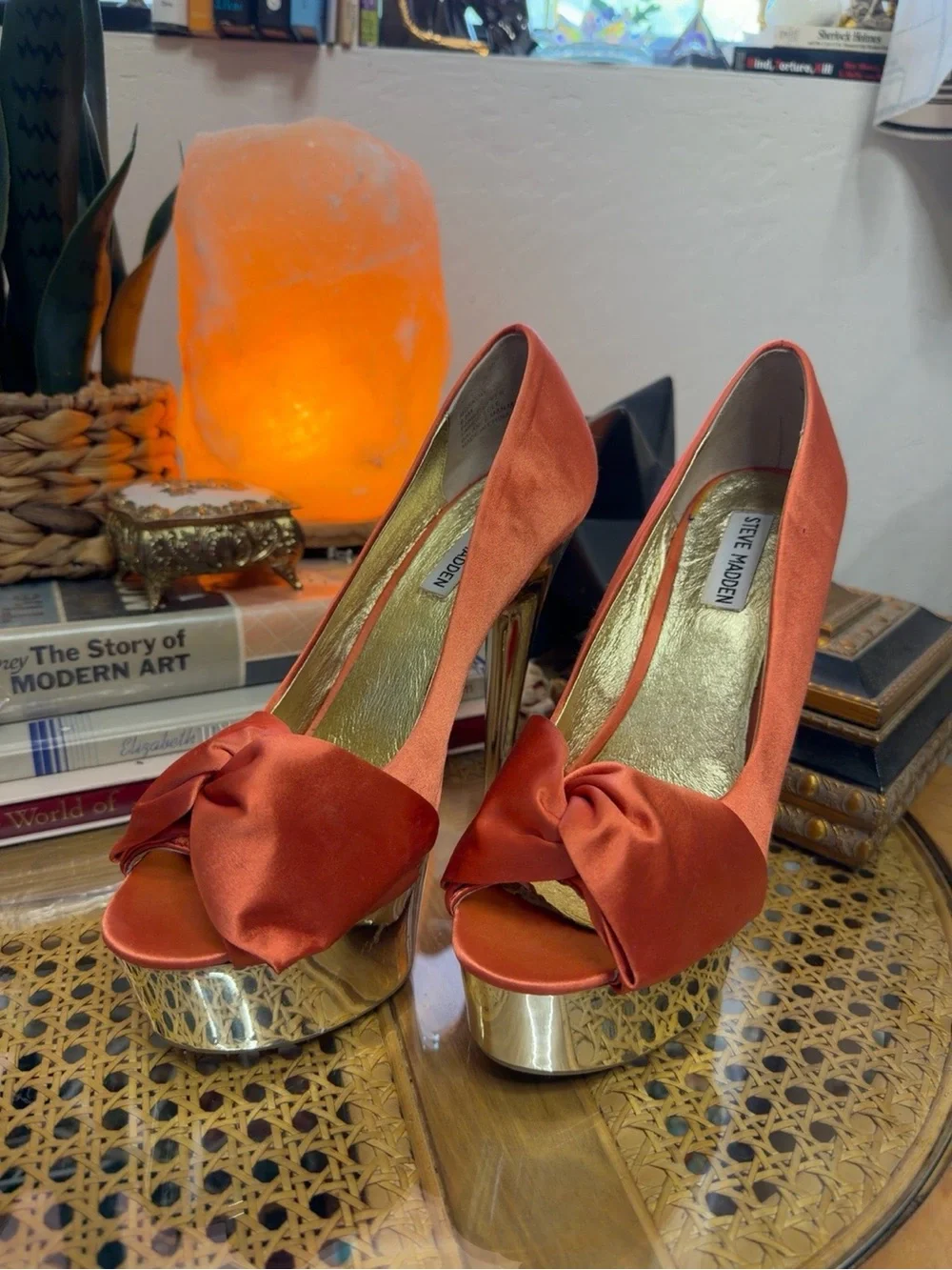 Steve Madden Moskow Coral Satin Bow Gold Platform Heels Size 8.5